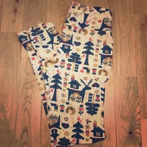 Lularoe holiday leggings with reindeer